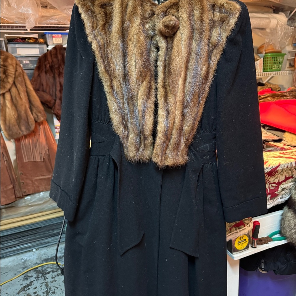 Elegant Black Coat with real Fur Collar